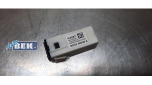 Używane Zlacze AUX/USB Mazda CX-30 (DM) 2.0 e-SkyActiv-X 181 M Hybrid 16V Cena € 30,00 Procedura marży oferowane przez Auto Bek