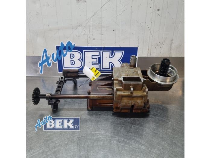 Gebrauchte Ölpumpe BMW 6 serie (E64) 645 Ci 4.4 V8 32V Preis € 97,00 Margenregelung angeboten von Auto Bek