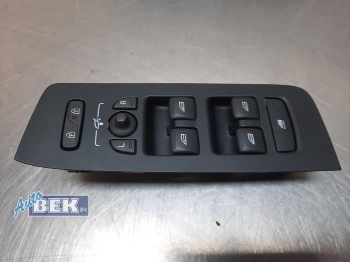 Usados Interruptor combinado de ventanillas Volvo V40 (MV) 1.5 T2 16V Geartronic Precio € 29,00 Norma de margen ofrecido por Auto Bek