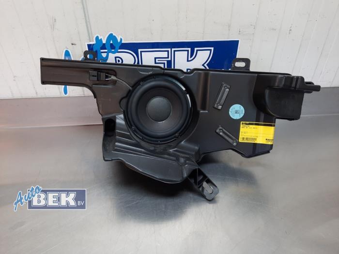 Używane Subwoofer Audi A5 Cabrio (F57/F5E) 3.0 TDI V6 24V Quattro Cena € 60,00 Procedura marży oferowane przez Auto Bek