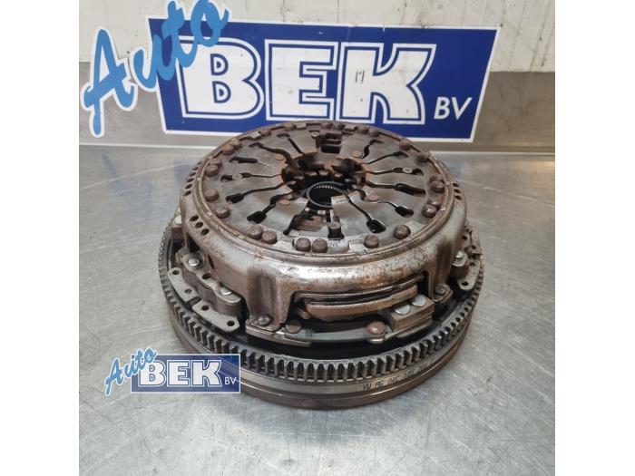 Usagé Kit embrayage (complet) Seat Ibiza V (KJB) 1.0 TSI 12V Prix € 390,00 Règlement à la marge proposé par Auto Bek