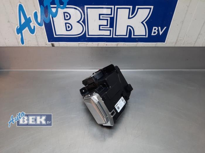 Usagé Divers BMW 7 serie (G11/12) 740i,Li 24V Prix € 100,00 Règlement à la marge proposé par Auto Bek