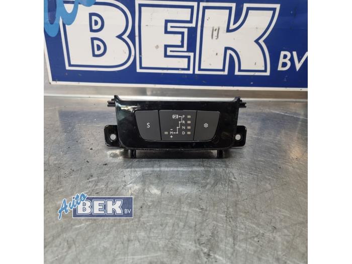 Używane Przelacznik Peugeot 308 (L3/L8/LB/LH/LP) 1.6 BlueHDi 120 Cena € 25,00 Procedura marży oferowane przez Auto Bek