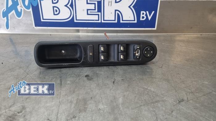 Usados Interruptor combinado de ventanillas Peugeot 307 Break (3E) 1.6 HDiF 110 16V Precio € 37,50 Norma de margen ofrecido por Auto Bek