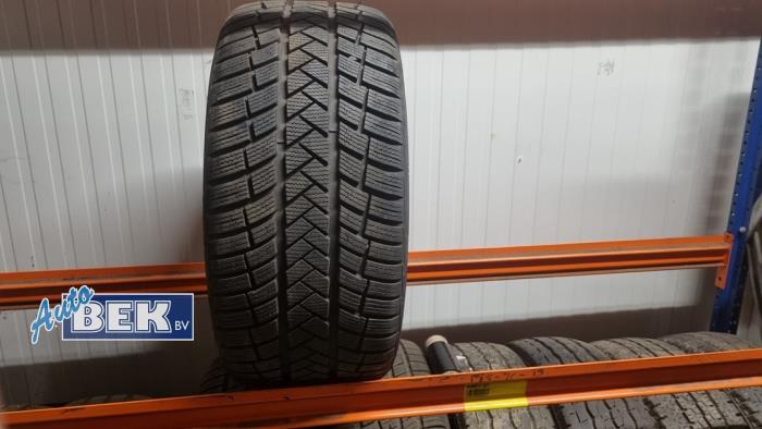 Używane Opona zimowa Cena € 40,00 Procedura marży oferowane przez Auto Bek