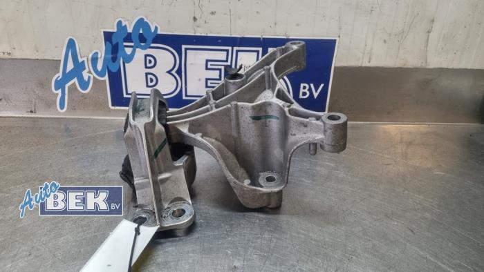 Used Engine mount Nissan Juke (F16) 1.0 DIG-T 117 12V Price € 44,99 Margin scheme offered by Auto Bek