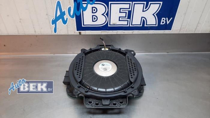 Używane Subwoofer BMW X5 (G05) xDrive 45 e iPerformance 3.0 24V Cena € 60,00 Procedura marży oferowane przez Auto Bek