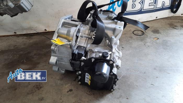 Getriebe van een Volkswagen Golf VIII (CD1) 1.5 eTSI 16V 2024