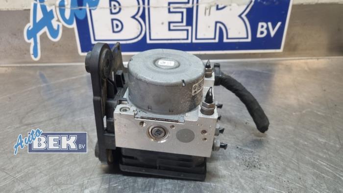 Używane Pompa ABS Volkswagen Golf VII (AUA) 2.0 GTI 16V Clubsport Cena € 125,00 Procedura marży oferowane przez Auto Bek