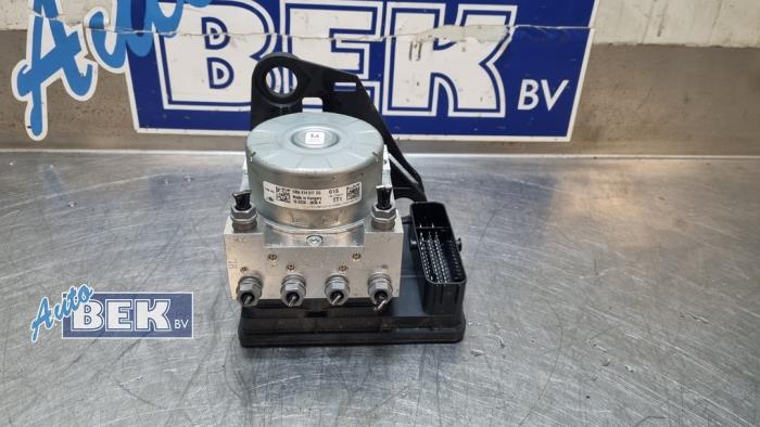 Usagé Pompe ABS Volkswagen Golf VIII (CD1) 1.5 eTSI 16V Prix € 449,99 Règlement à la marge proposé par Auto Bek