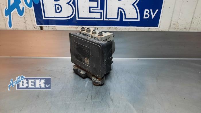 Używane Pompa ABS Skoda Superb Combi (3V5) 2.0 TDI Cena € 100,00 Procedura marży oferowane przez Auto Bek