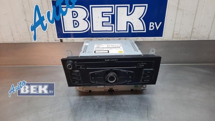 Używane Radio Audi A4 Avant (B8) 2.0 TDI 16V Cena € 60,00 Procedura marży oferowane przez Auto Bek