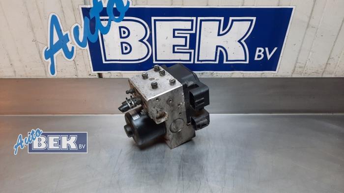 Usagé Pompe ABS Lexus IS (E1) 200 2.0 24V Prix € 50,00 Règlement à la marge proposé par Auto Bek