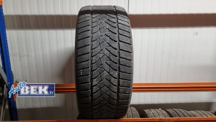 Używane Opona zimowa Cena € 35,00 Procedura marży oferowane przez Auto Bek