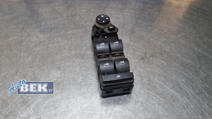 Usados Interruptor combinado de ventanillas BMW 5 serie Touring (E61) 525i 24V Precio € 34,00 Norma de margen ofrecido por Auto Bek