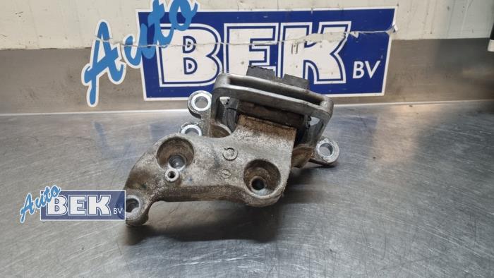 Used Engine mount Nissan Qashqai (J11) 1.6 dCi Price € 25,00 Margin scheme offered by Auto Bek