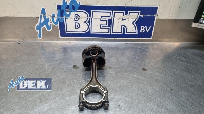 Used Piston Audi A3 Sportback (8YA) 1.5 35 TFSI 16V Mild Hybrid Price on request offered by Auto Bek