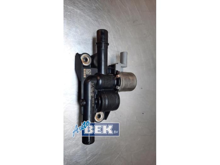Begagnade Extra vattenpump Landrover Defender II 2.0 16V P400e Pris € 90,00 Marginaltabell erbjuds av Auto Bek
