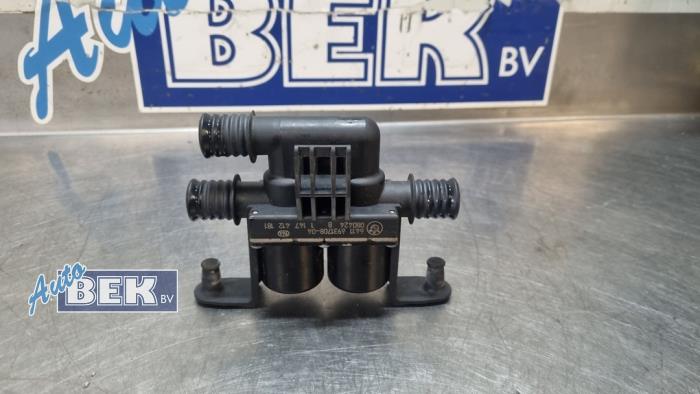 Begagnade Elektrisk värmeventil BMW 5 serie Touring (E61) 525i 24V Pris € 70,00 Marginaltabell erbjuds av Auto Bek