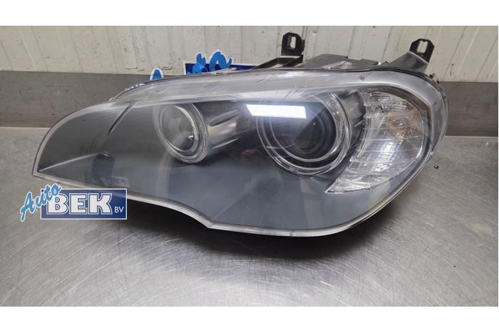 Headlight, left from a BMW X5 (E70) 3.0sd 24V 2008