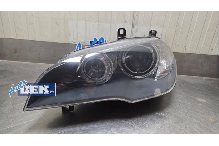Headlight, left from a BMW X5 (E70) 3.0sd 24V 2008