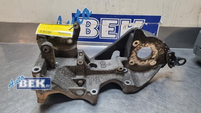 Used Alternator upper bracket Audi Q5 (8RB) 2.0 TFSI 16V Quattro Price € 45,00 Margin scheme offered by Auto Bek
