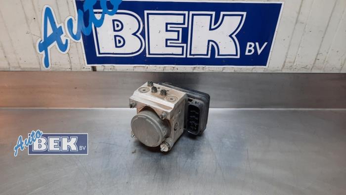 Begagnade ABS-pump Toyota Hilux IV 2.5 D4-D 16V 4x4 Pris € 244,99 Marginaltabell erbjuds av Auto Bek