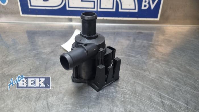 Begagnade Extra vattenpump Audi A5 Sportback (8TA) 2.0 TDI 16V Quattro Pris € 30,00 Marginaltabell erbjuds av Auto Bek