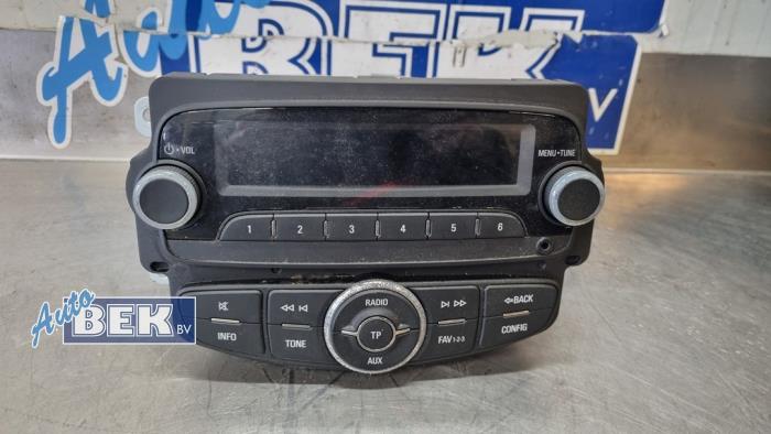 Używane Radio Opel Corsa E 1.0 SIDI Turbo 12V Cena € 150,00 Procedura marży oferowane przez Auto Bek