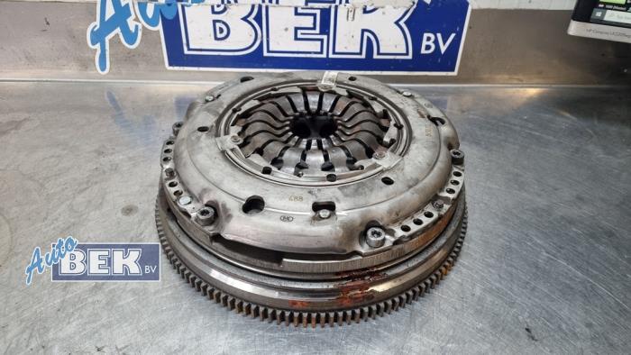 Dual mass flywheel
