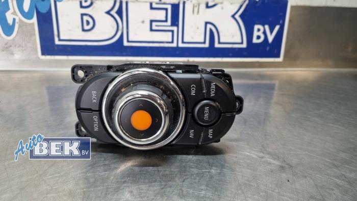 Używane Przycisk I-Drive Mini Mini (F56) 1.5 12V One Cena € 149,99 Procedura marży oferowane przez Auto Bek
