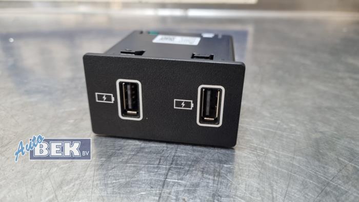 Usados Enchufe USB MG HS/EHS I (AS23) 1.5 EHS T-GDI Hybrid Precio de solicitud ofrecido por Auto Bek
