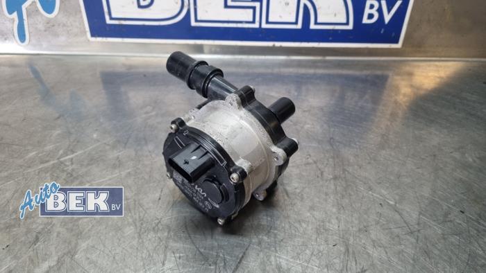 Begagnade Extra vattenpump Kia Sorento IV (MQ4) 1.6 T-GDi Plug-in Hybrid 16V 4WD Pris € 59,00 Marginaltabell erbjuds av Auto Bek