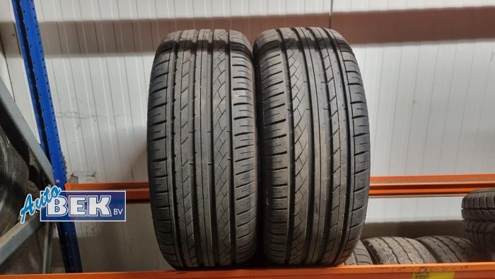 Używane Opona Cena na żądanie oferowane przez Auto Bek