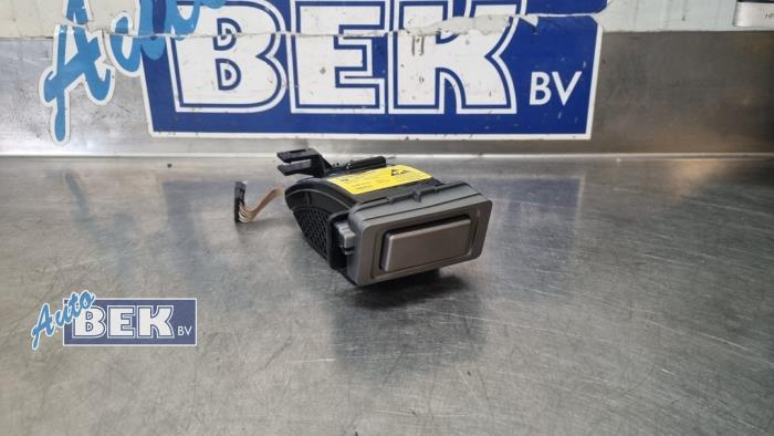 Begagnade Telefonmodul BMW 7 serie (E65/E66/E67) 740d V8 32V Pris € 45,00 Marginaltabell erbjuds av Auto Bek