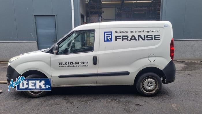 Używane Próg lewy Opel Combo 1.3 CDTI 16V ecoFlex Cena na żądanie oferowane przez Auto Bek