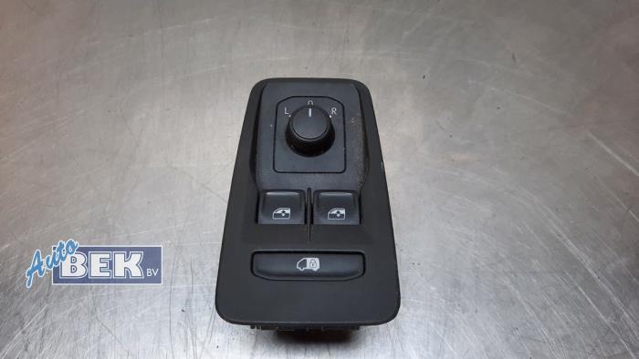 Usados Interruptor combinado de ventanillas Volkswagen Caddy Cargo V (SBA/SBH) 2.0 TDI BlueMotionTechnology Precio € 24,00 Norma de margen ofrecido por Auto Bek