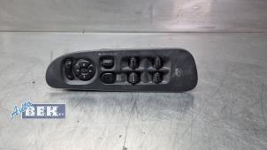 Usagé Commutateur combi vitres Dodge Ram 3500 Standard Cab (DR/DH/D1/DC/DM) 5.7 V8 Hemi 1500 4x2 Prix sur demande proposé par Auto Bek