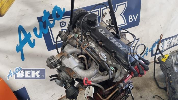 Engine from a Volvo 940 I Estate 2.3i (LPT) Polar 1996