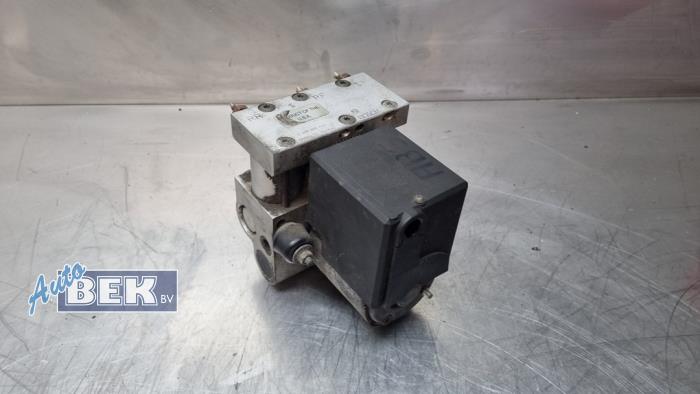 Usagé Pompe ABS Volvo 940 I Estate 2.3i (LPT) Polar Prix € 40,00 Règlement à la marge proposé par Auto Bek