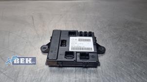 Usados Módulo de motor de portón trasero Peugeot 3008 II (M4/MC/MJ/MR) 1.6 16V PureTech 180 Precio € 75,00 Norma de margen ofrecido por Auto Bek