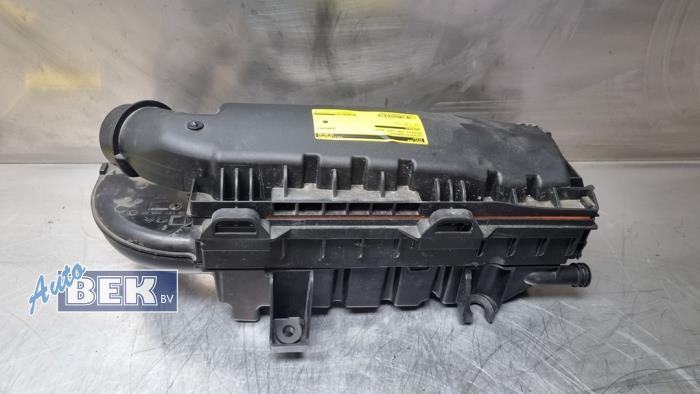 Begagnade Luftfilterhus Peugeot 208 II (UB/UH/UP) 1.2 Vti 12V PureTech 100 Pris € 22,50 Marginaltabell erbjuds av Auto Bek
