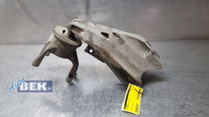 Used Engine mount Volkswagen Transporter T6 2.0 TSI Price € 35,00 Margin scheme offered by Auto Bek