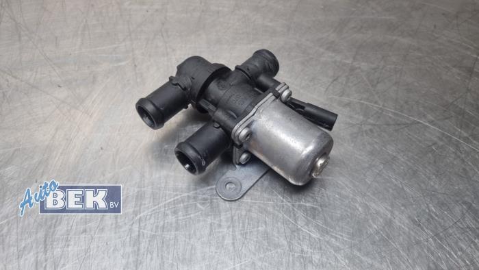 Begagnade Extra vattenpump Audi Q3 Sportback (F3N) 1.4 45 TFSIe 16V Pris € 19,95 Marginaltabell erbjuds av Auto Bek