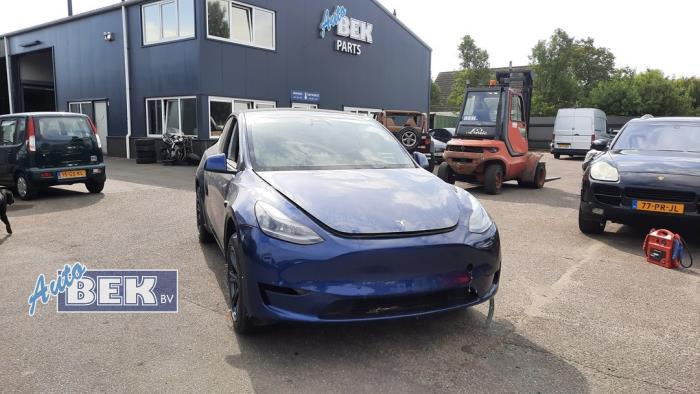 Używane Maska Tesla Model Y (5YJY) Long Range RWD Cena € 1.000,00 Procedura marży oferowane przez Auto Bek