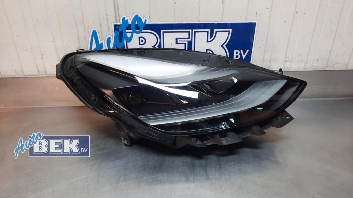 Używane Reflektor prawy Tesla Model Y (5YJY) Long Range RWD Cena € 900,00 Procedura marży oferowane przez Auto Bek