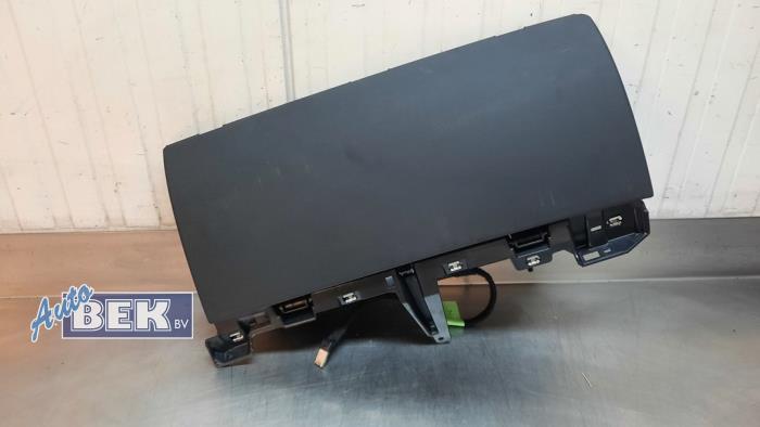 Begagnade Handskfack Tesla Model Y (5YJY) Long Range RWD Pris € 100,00 Marginaltabell erbjuds av Auto Bek