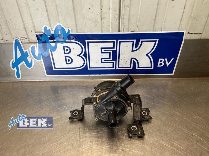 Begagnade Extra vattenpump Kia Niro I (DE) 1.6 GDI PHEV Pris € 95,00 Marginaltabell erbjuds av Auto Bek