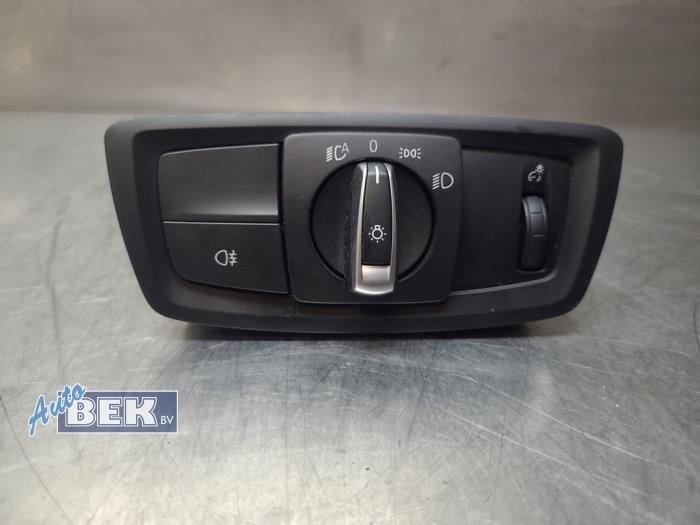 Używane Przelacznik swiatel BMW M2 (F87) 3.0 24V Competition Cena € 35,00 Procedura marży oferowane przez Auto Bek