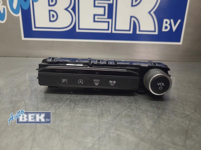 Używane Przelacznik Ford Focus 4 1.0 EcoBoost 12V Hybrid 155 Cena € 40,00 Procedura marży oferowane przez Auto Bek